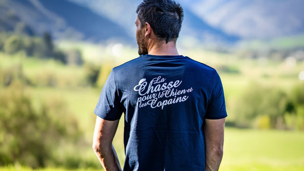 La chasse pour le chien et les copains